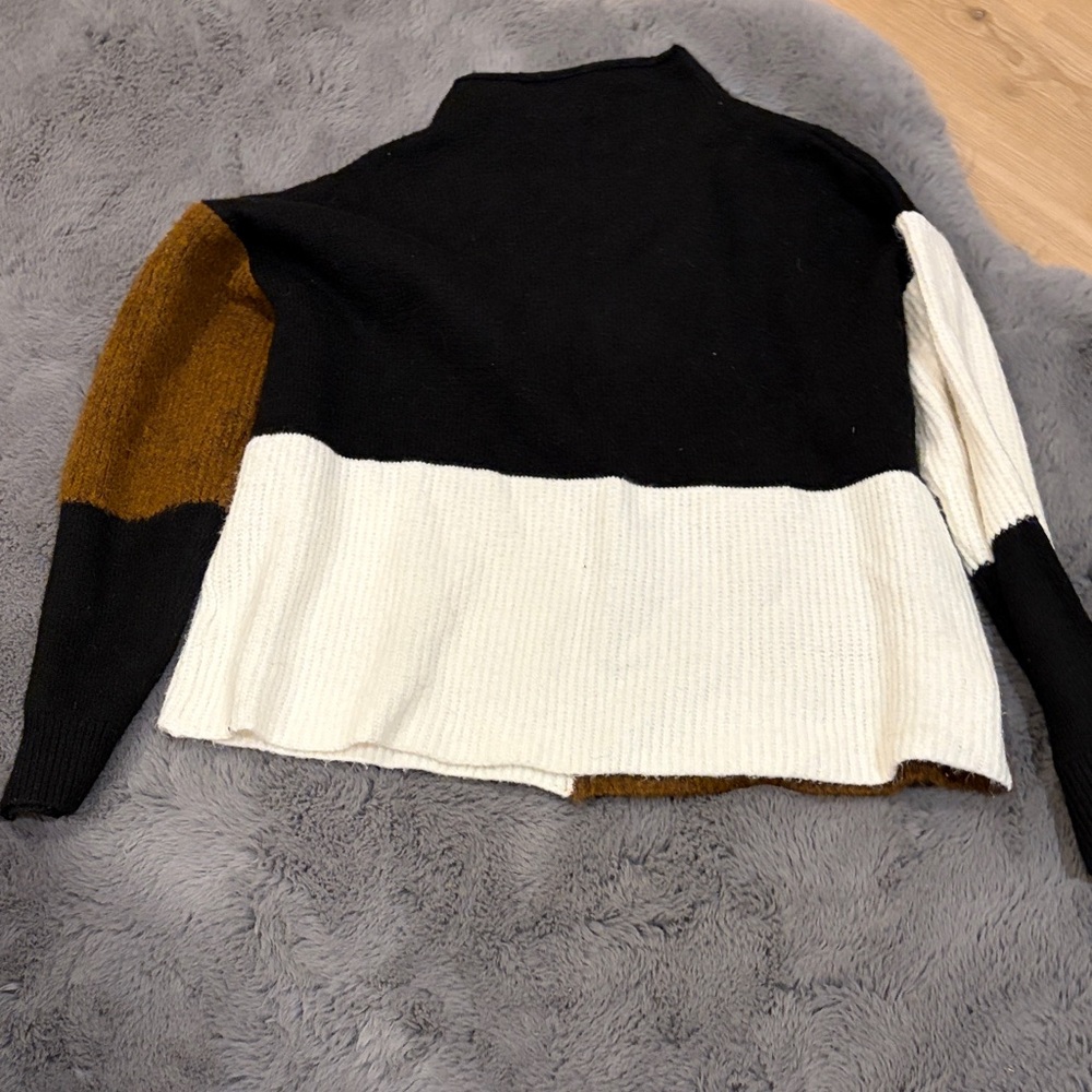 Colorblock mockneck Sweater
